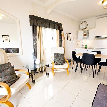 Vic- Seafront Apartment Слима Экстерьер фото