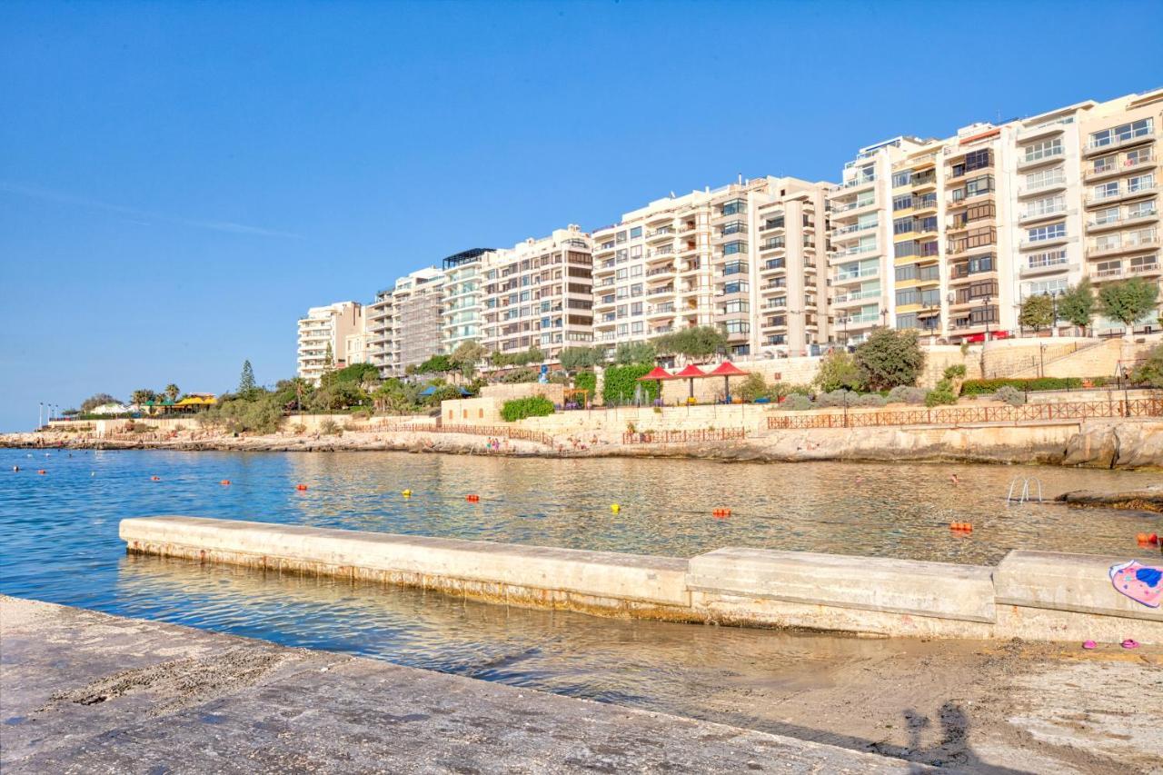 Vic- Seafront Apartment Слима Экстерьер фото