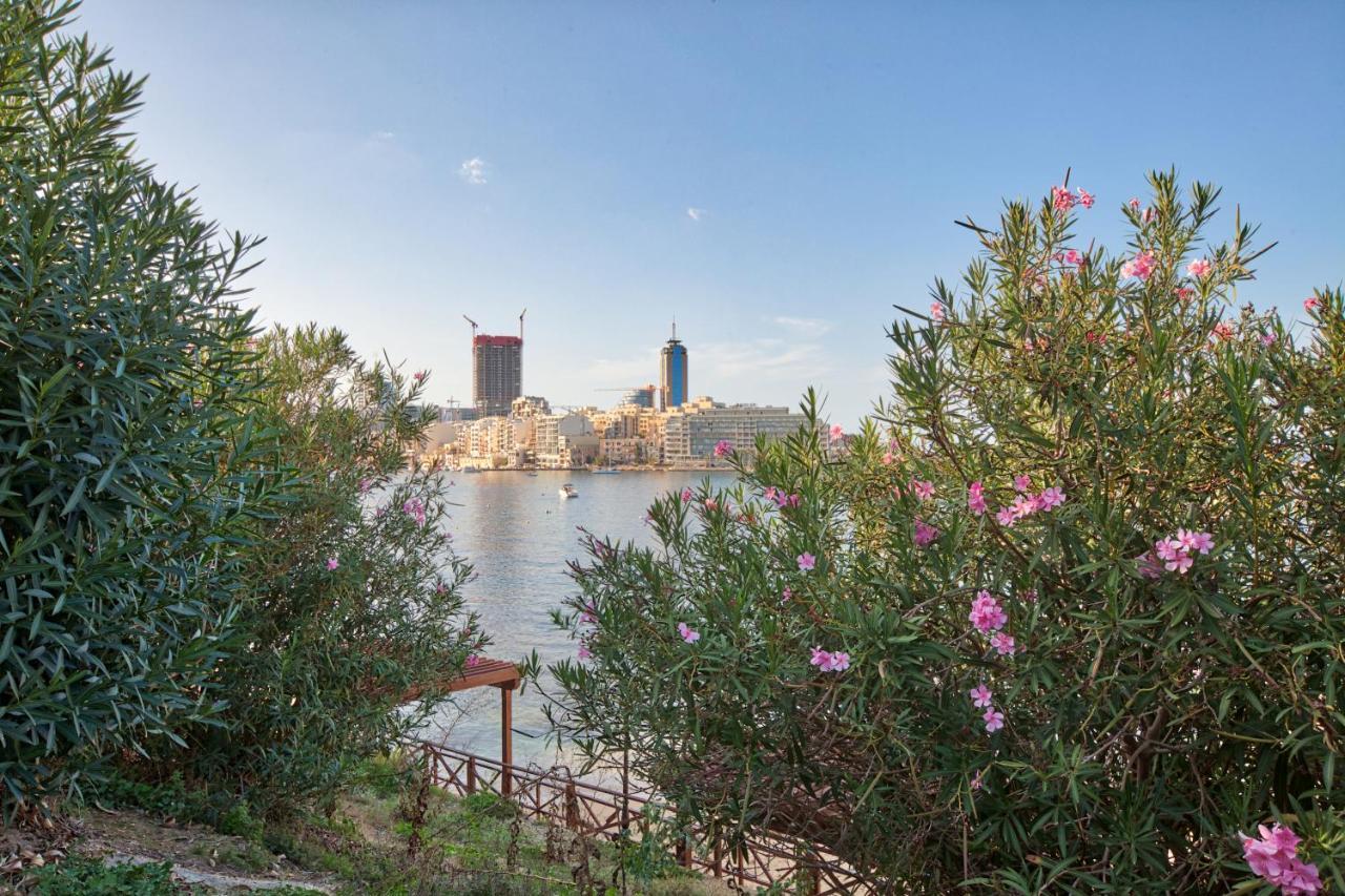 Vic- Seafront Apartment Слима Экстерьер фото