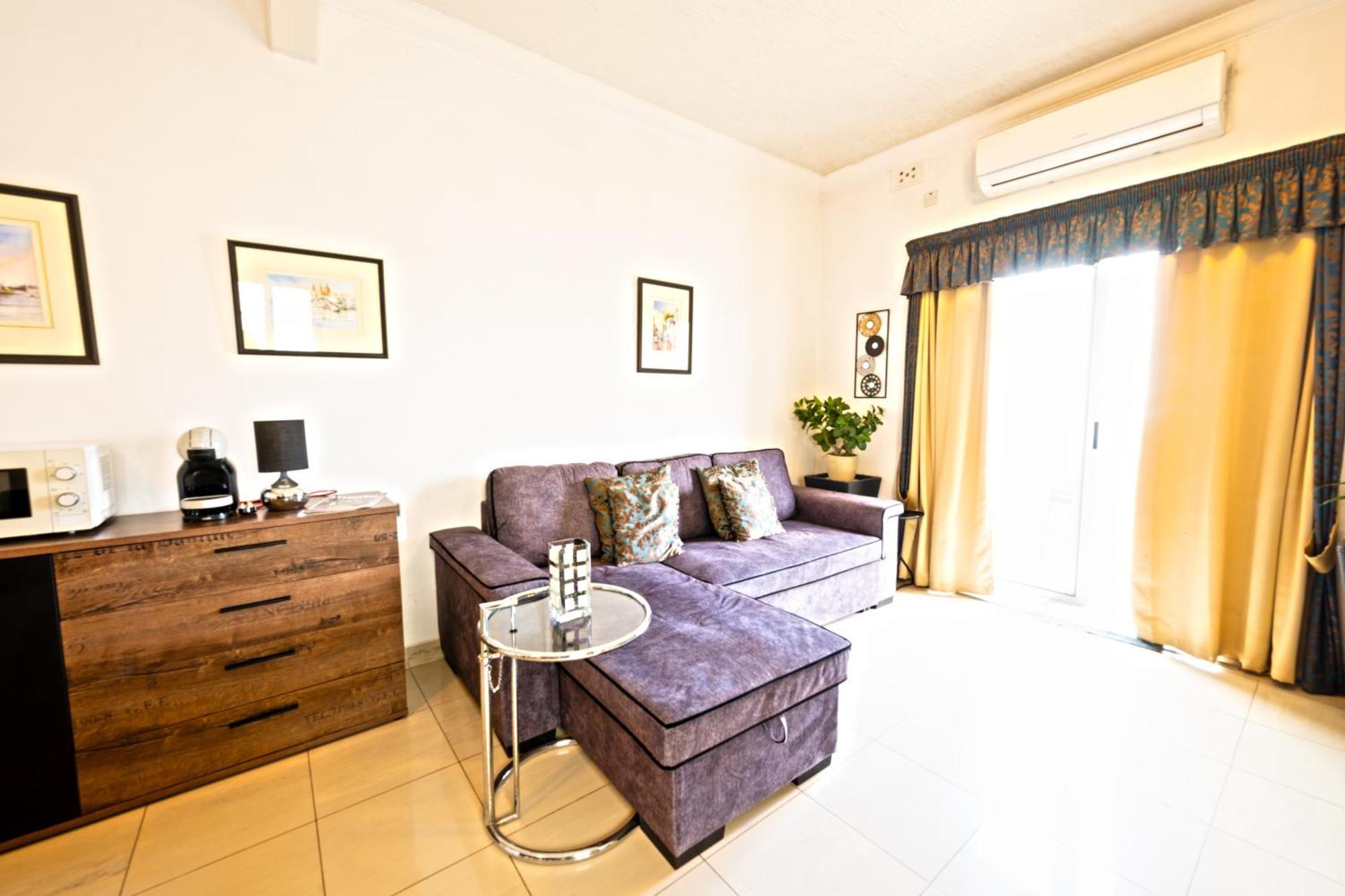 Vic- Seafront Apartment Слима Экстерьер фото