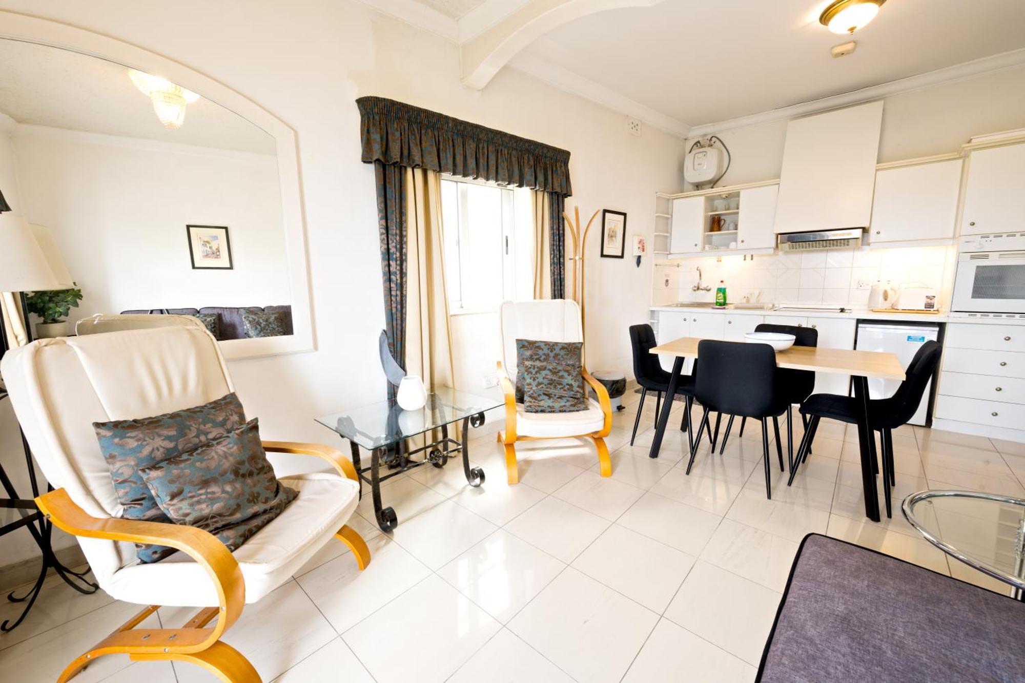 Vic- Seafront Apartment Слима Экстерьер фото