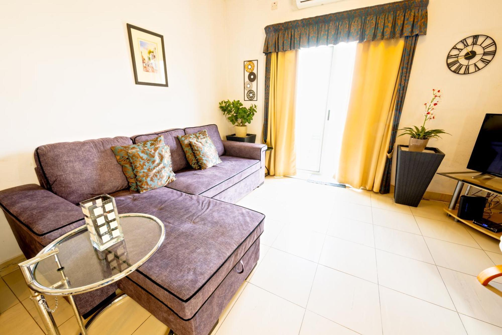 Vic- Seafront Apartment Слима Экстерьер фото